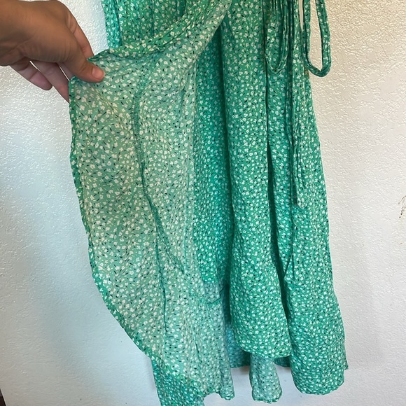 Old Navy green floral wrap dress - Picture 6 of 9